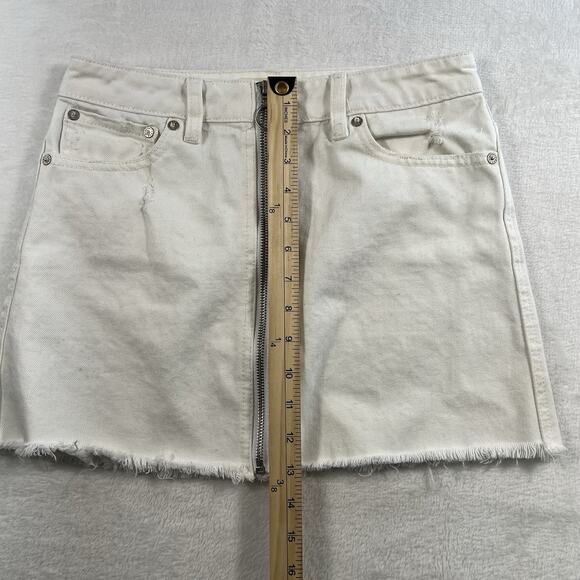We The Free People Sz 25 Zip It Up Mini Denim Skirt White Distressed Frayed Hem - Picture 14 of 16